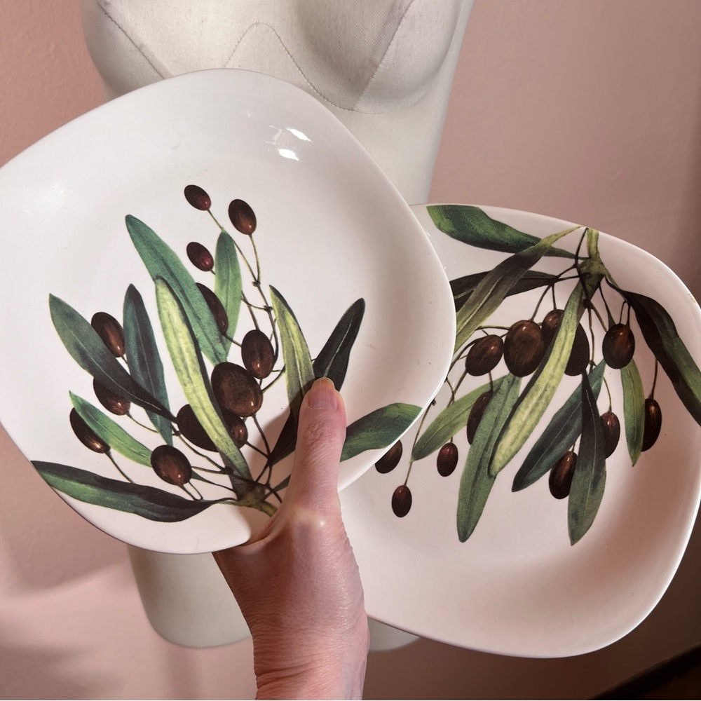 Metropolitan Museum of art Olive Leaves Made in Portugal Square Porcelain Plates